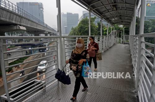 Jakarta's Viral 'Love-Hate Relationship' Pedestrian Bridge to Be Demolished