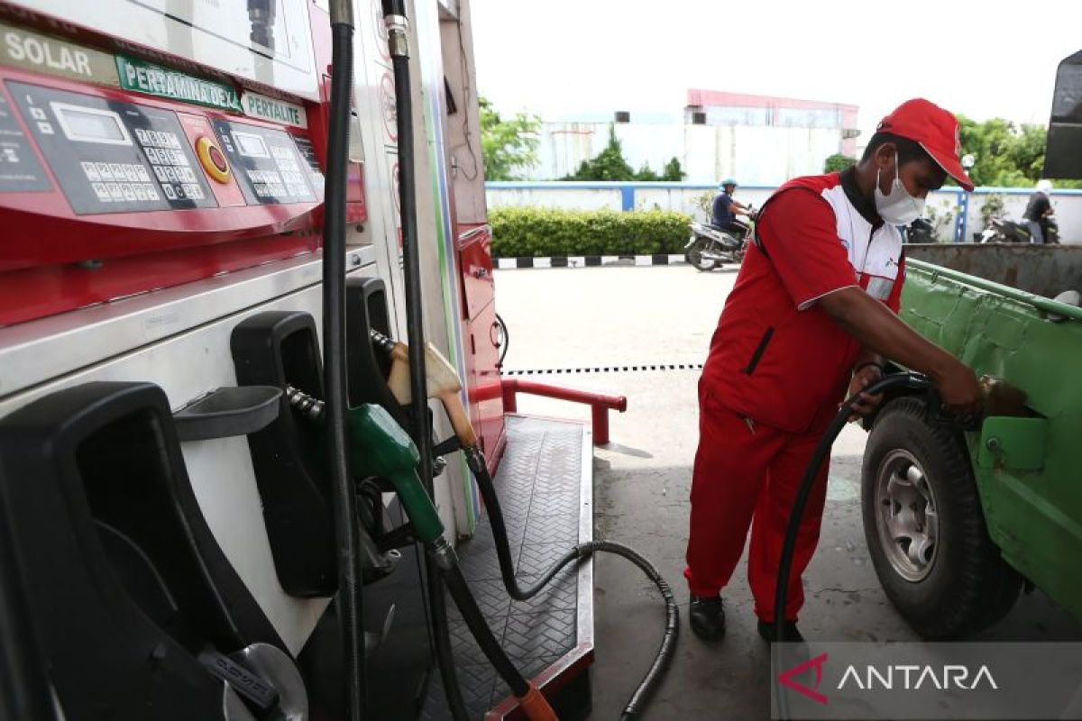 Weekly economy: Petrol prices fall, EV incentives directed at high-value products