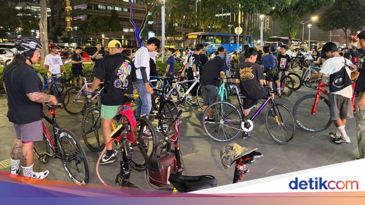 A Night When Cyclists Demand Space
