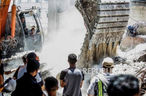Nineteen Bodies Recovered from Rubble in Gaza City