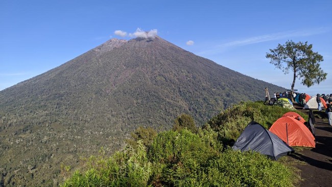 Night Fire on Mount Rinjani, TNGR Deploys Joint Team