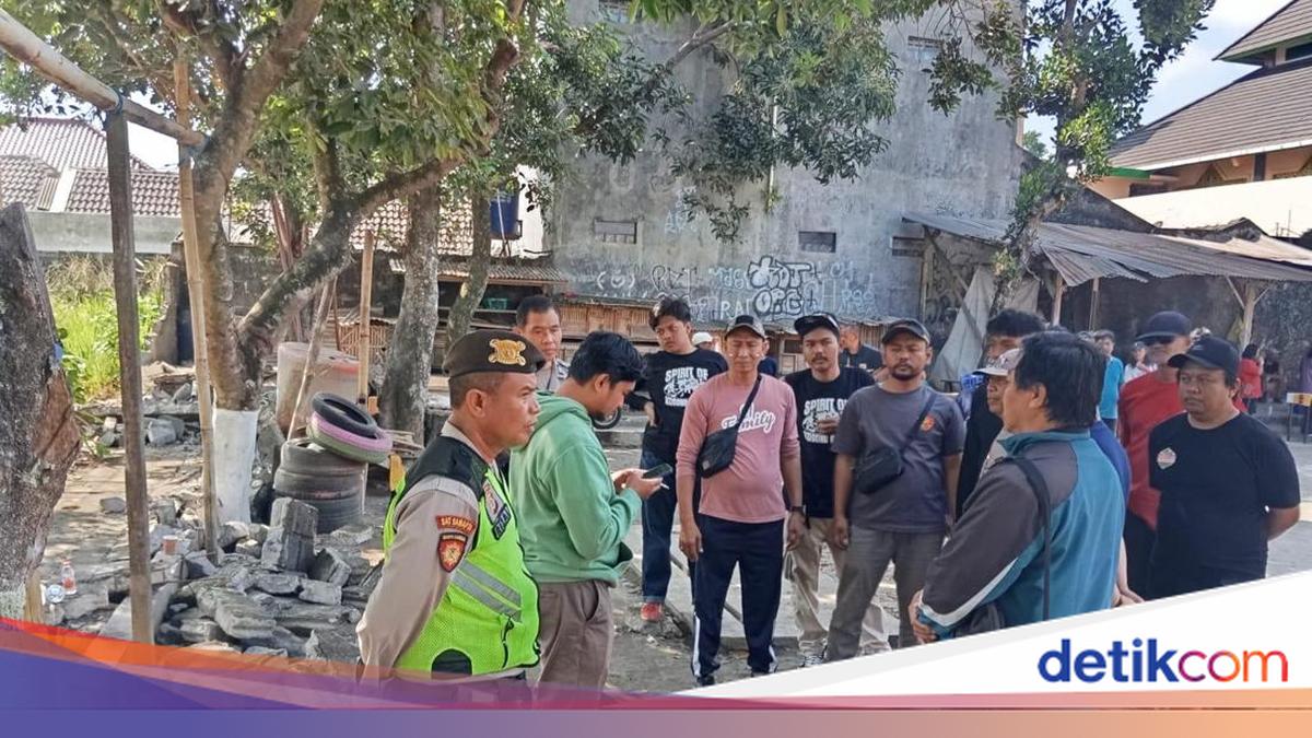Wall Collapse Injures 10 During Independence Day Walk in Sleman