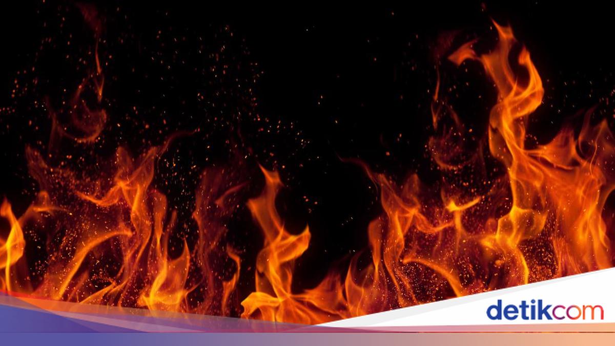 Houthis Strike Aramco Oil Refinery in Jizan in Retaliation Against Saudi Arabia