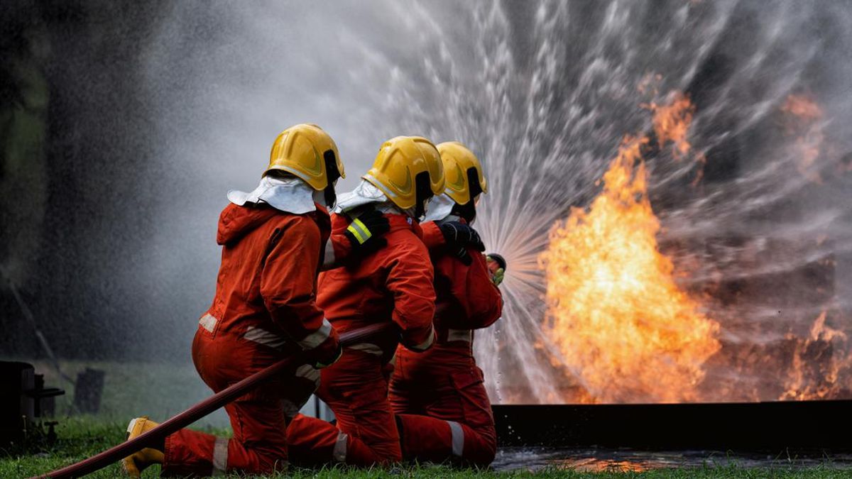 Shopee Package Warehouse, Plastics, and Spare Parts Storage Burn in Tangerang