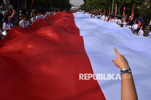 Giant 100-Metre Red and White Flag Unfurled on Bogor Streets