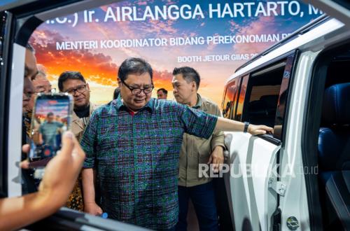 Coordinating Minister Airlangga Inspects Jetour T2 i-DM SUV at GIIAS 2026, Official Vehicle for G20 Summit in South Africa