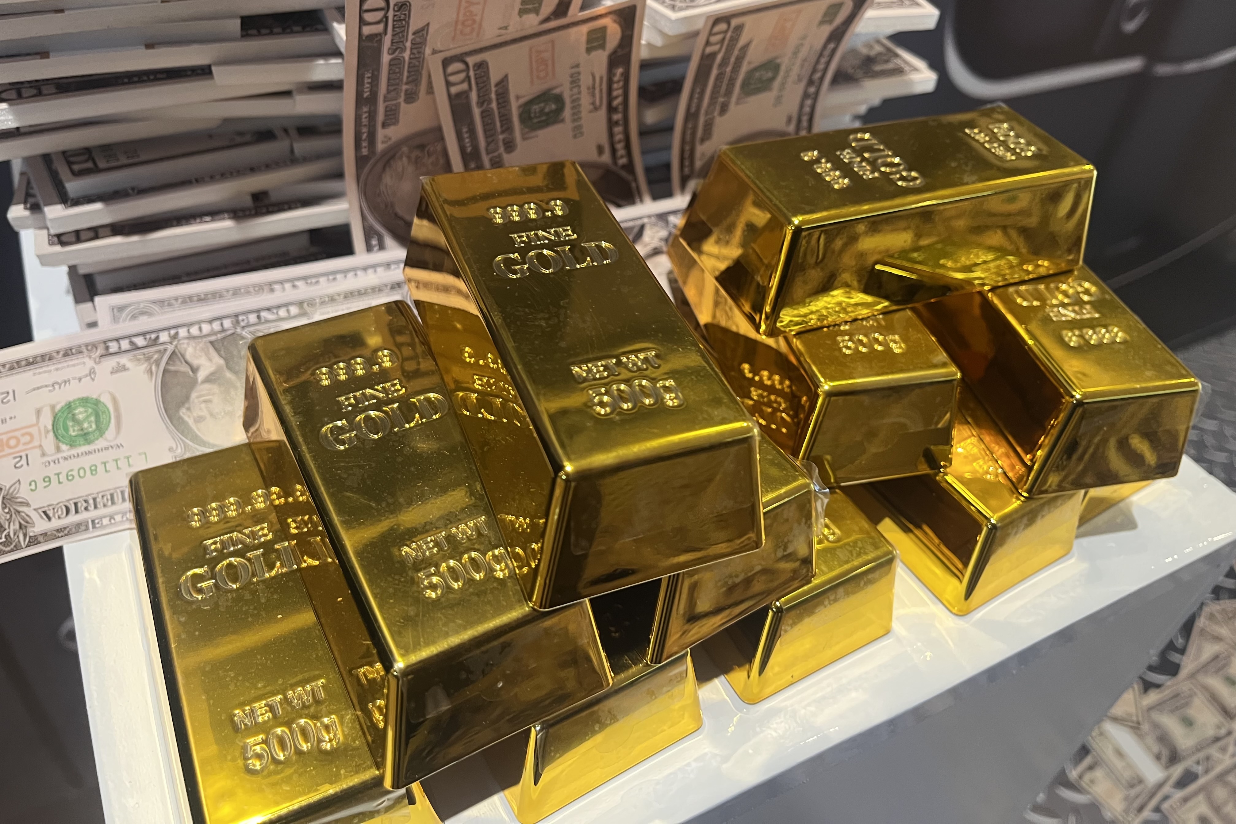 Gold-Backed ETFs Debut in Jakarta as Indonesia Monetizes Its Commodities Cash