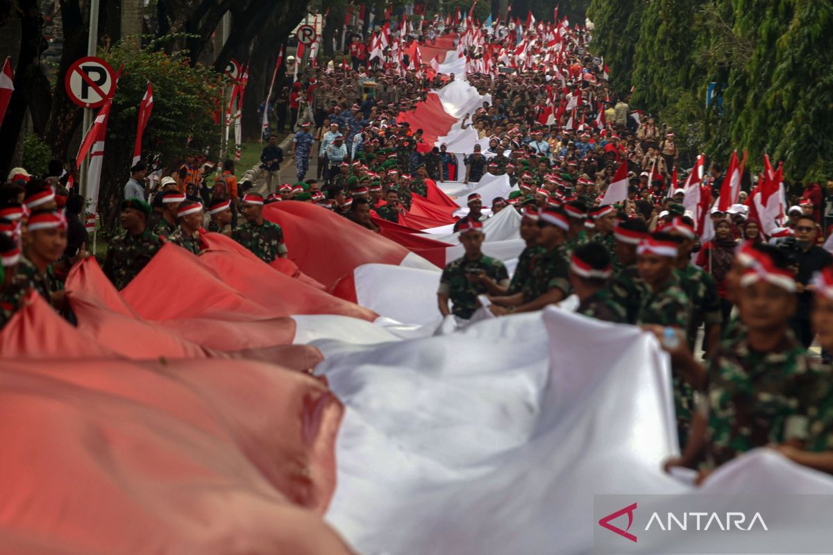 Humaniora highlights: Giant flag parade to mass prayer at Istiqlal