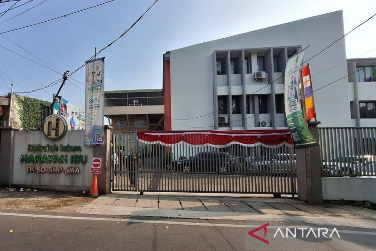 Jakarta crime roundup: Weapons discovery leads to school closure, fibre optic cable vandals arrested