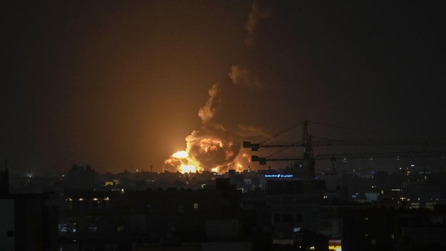 Houthi Drone Strike on Saudi Oil Refinery Sparks Fire