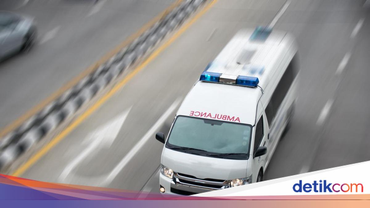 Wall Collapse During Independence Day Event in Sleman Injures 10 Residents