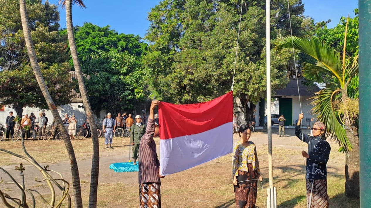 MUI Fatwa Commission: Men Dressing as Women During 17 August Events is Forbidden