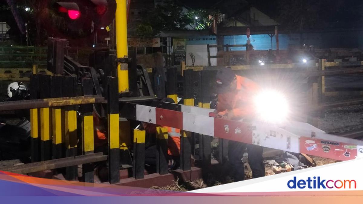 Motorcyclist in Sleman Arrested for Damaging Railway Crossing Barrier While Intoxicated