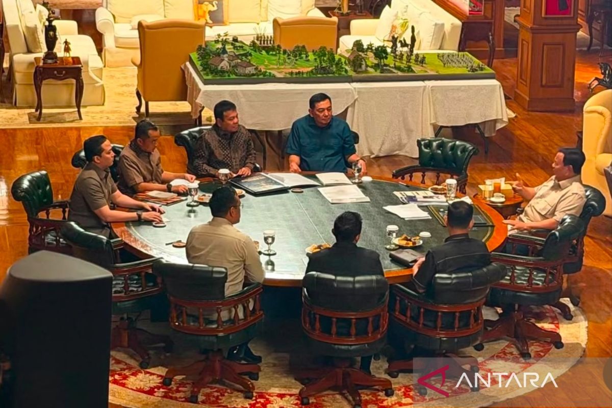 Prabowo orders state firms to cut subsidiaries, boost efficiency