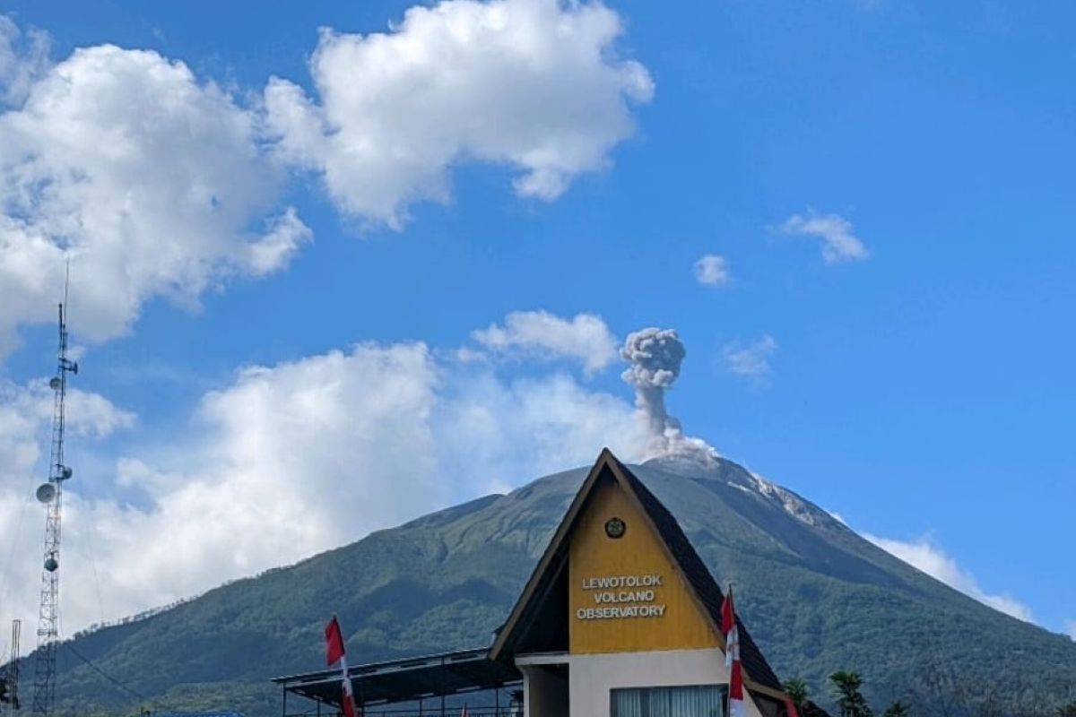 Activity at Mount Lewotolok declines, alert level remains at 2