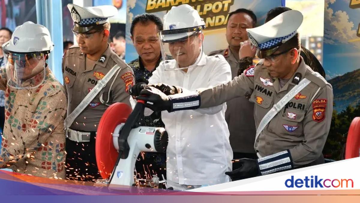 West Java Governor and Police Chief Destroy Brong Exhausts and Tramadol