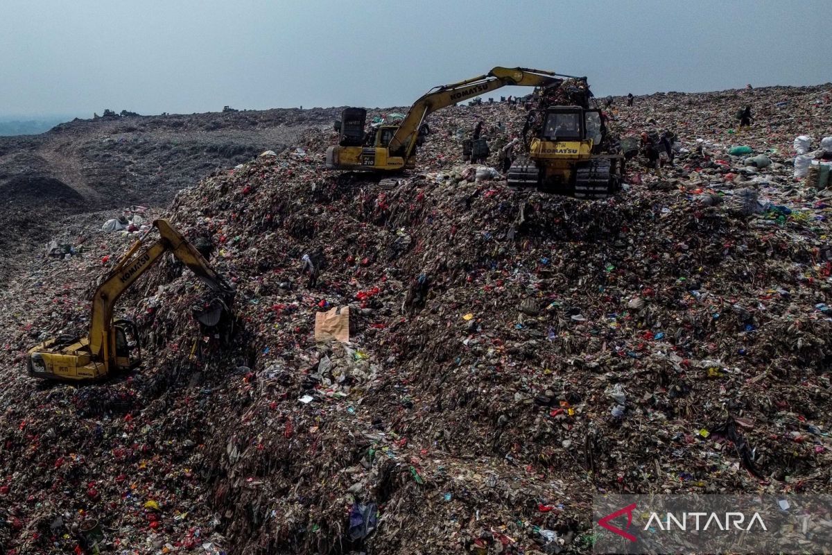 Jakarta Governor Backs Government Synergy to Protect Informal Waste Sector Workers