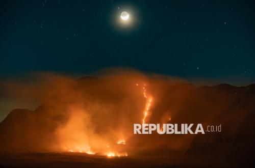 Why Weather Modification Cannot Yet Be Used to Extinguish Mount Bromo Fires, Ministry Explains