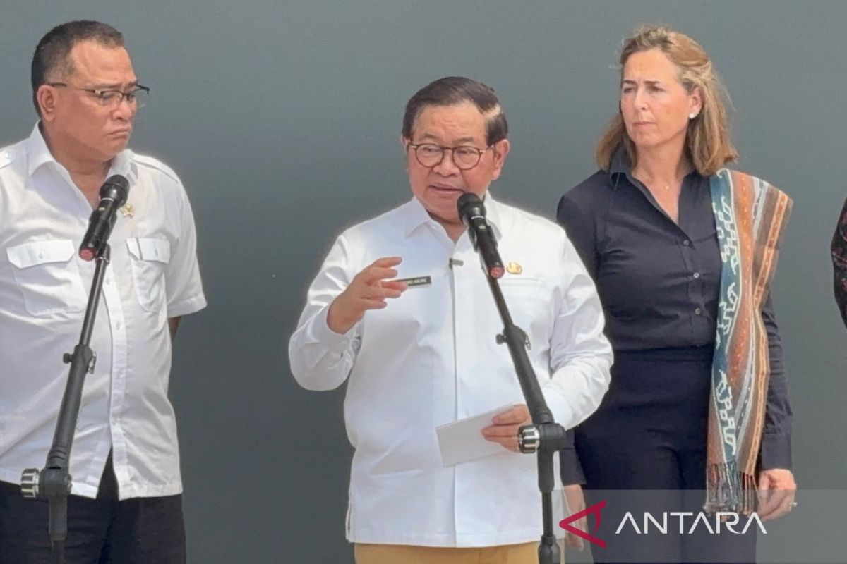 Pramono explains reason for choosing Transjakarta to manage transport to Thousand Islands