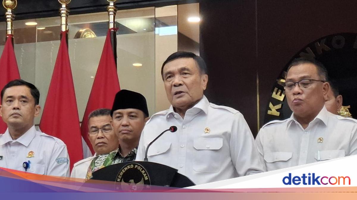 Coordinating Minister for Political and Security Affairs Suspects Human Error Caused Mount Bromo Fire