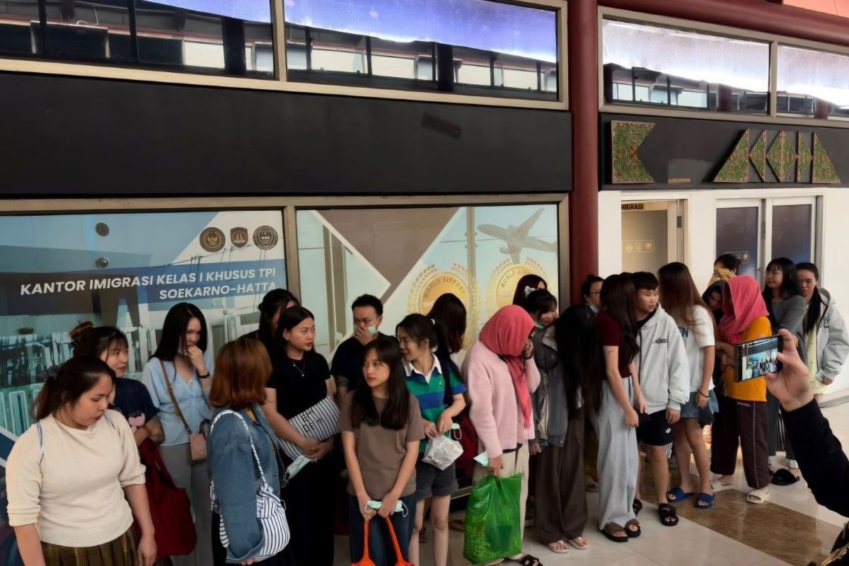 Tanjungpinang Immigration Detention Centre Deports 25 Vietnamese Nationals