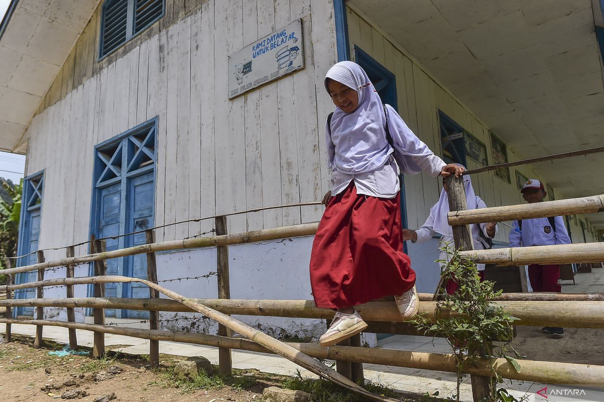 Schooling in Remote Kerinci Village: The Sole Educational Lifeline