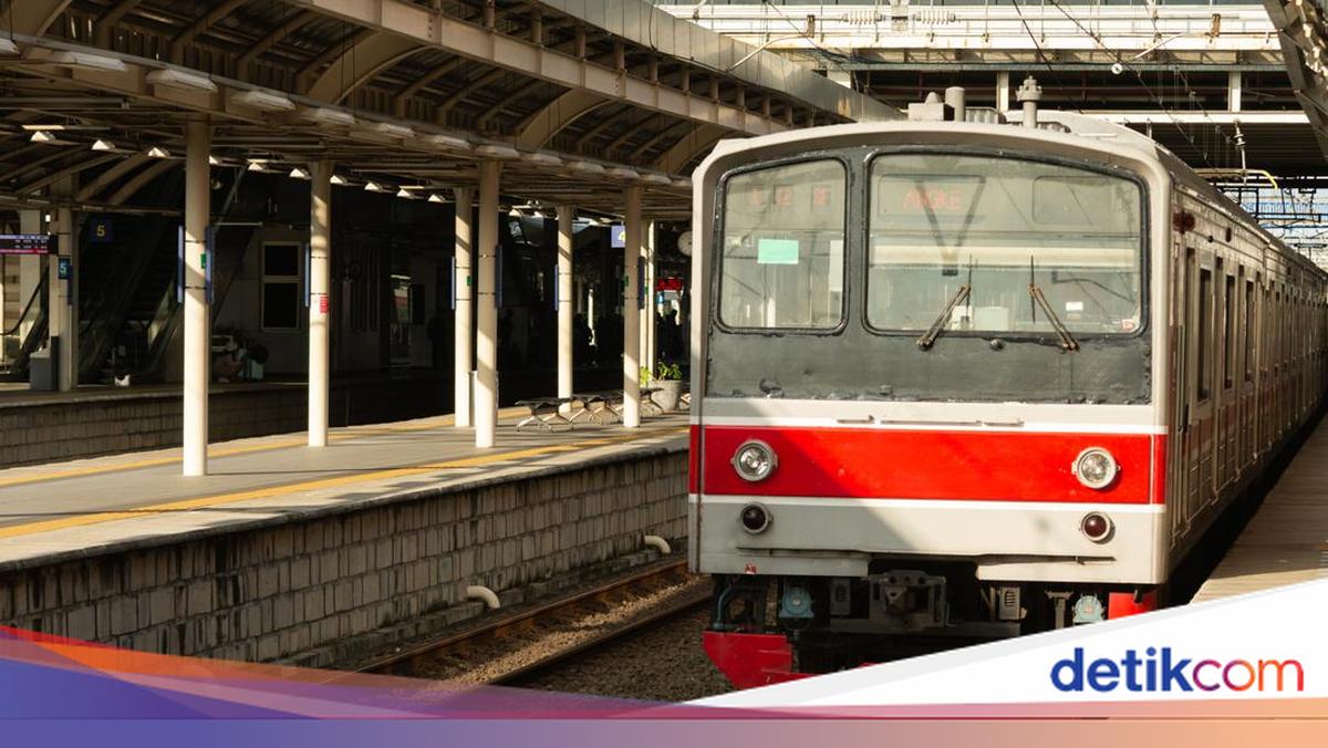 Person Struck by KRL Green Line Train at Jurangmangu Station