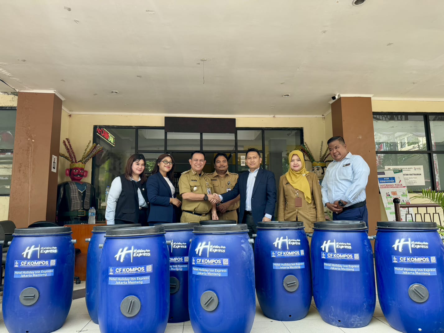 Holiday Inn Express Jakarta Menteng Supports Matraman District Environmental Programme