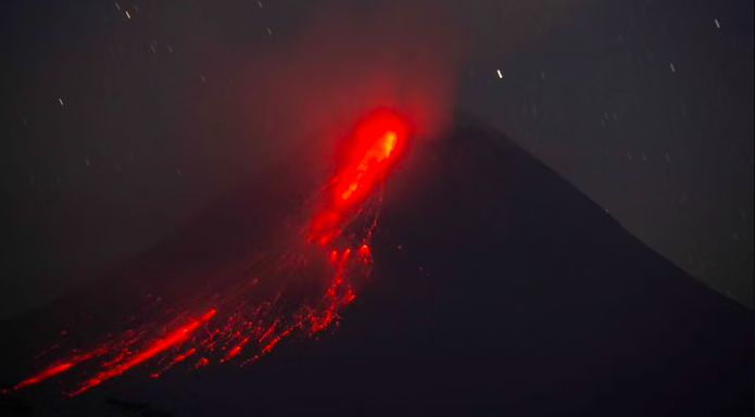 Mount Karangetang Emits Glowing Lava, Settlements Remain Safe