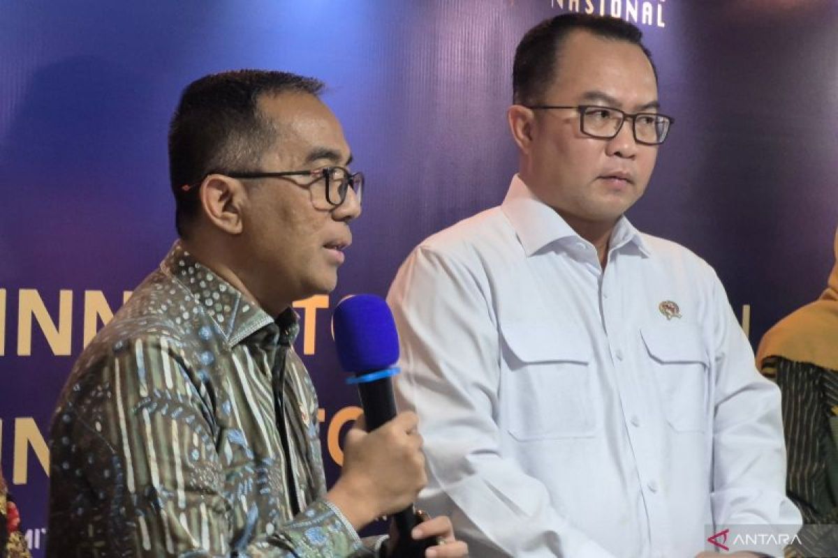 Minister calls for campus labs to spawn world-class industries