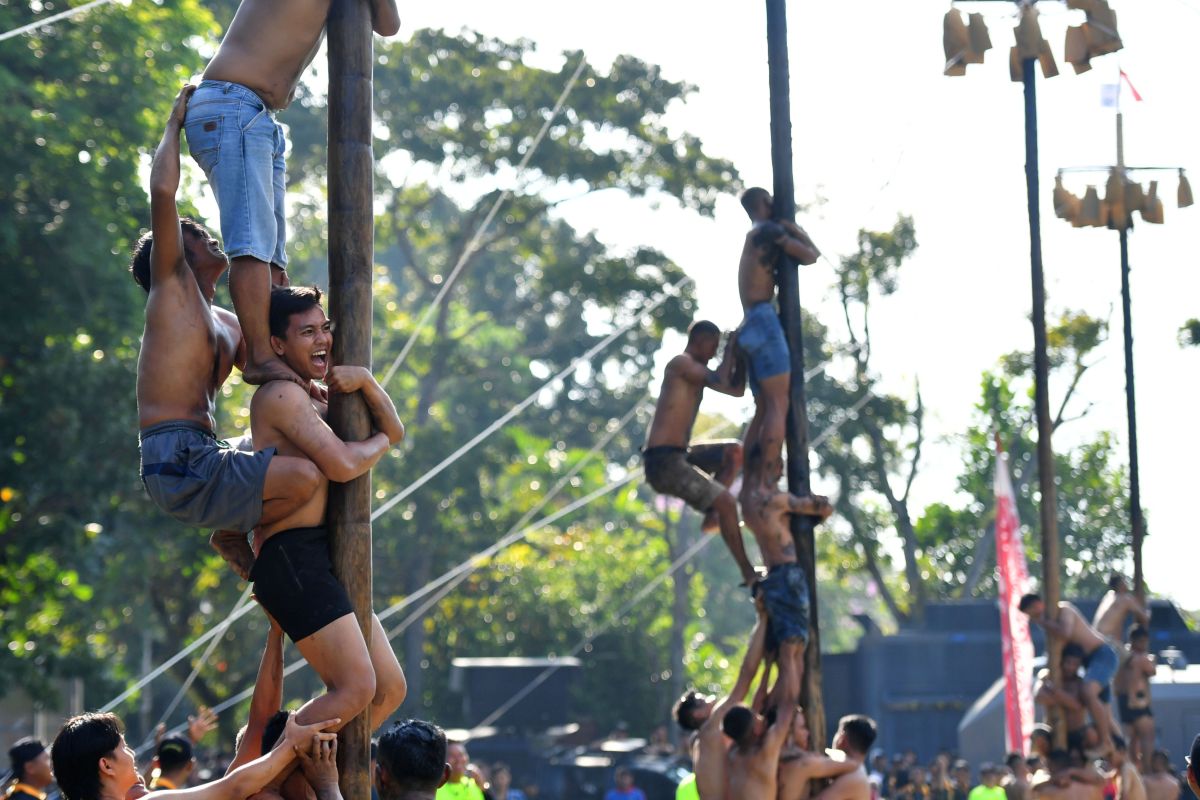 Why is pole climbing a 17th August tradition? Here's the history