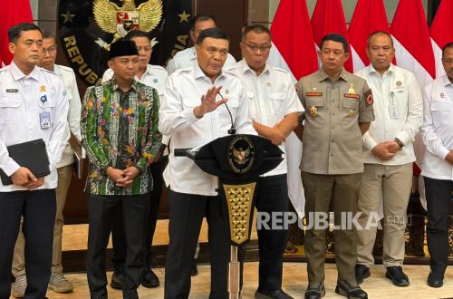 Djamari Warns Regional Military and Police Chiefs Could Be Dismissed for Failing to Tackle Forest Fires