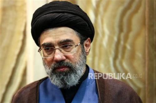 Mojtaba Khamenei Appoints Two Generals to Lead Iran's Armed Forces and IRGC