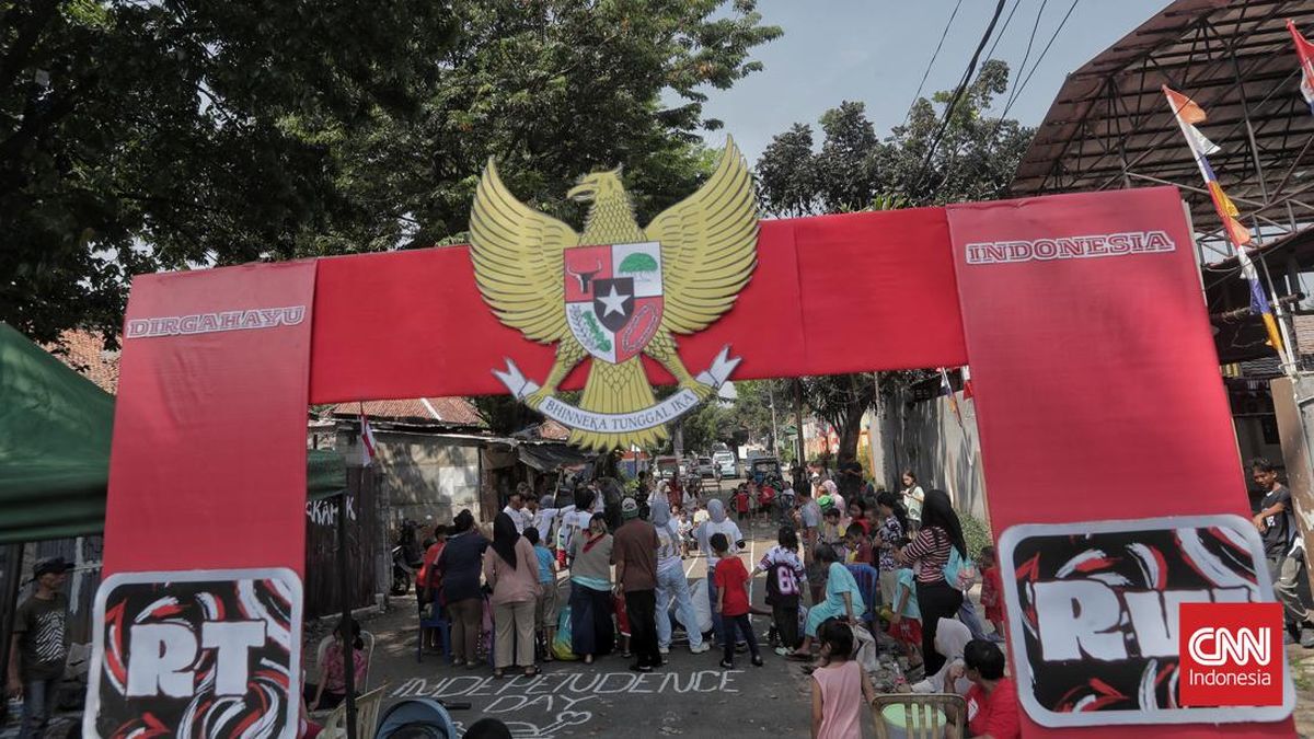 MUI Issues Three Warnings for Independence Day: Men Dressing as Women, Competition Fees