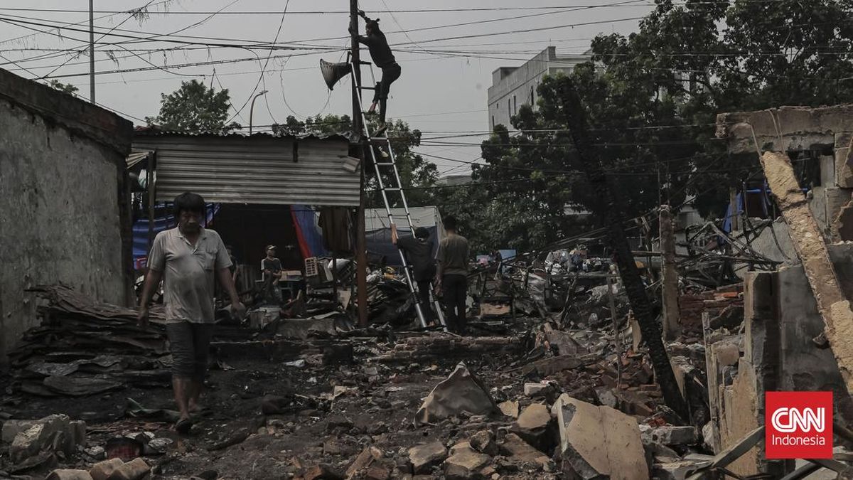 Fire Destroys 37 Homes in Densely Populated Makassar Settlement