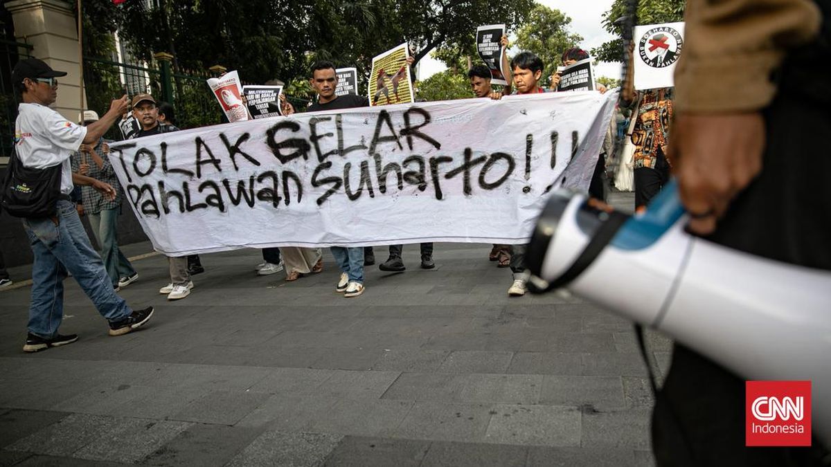 Lawsuit Challenging Soeharto's National Hero Title Continues