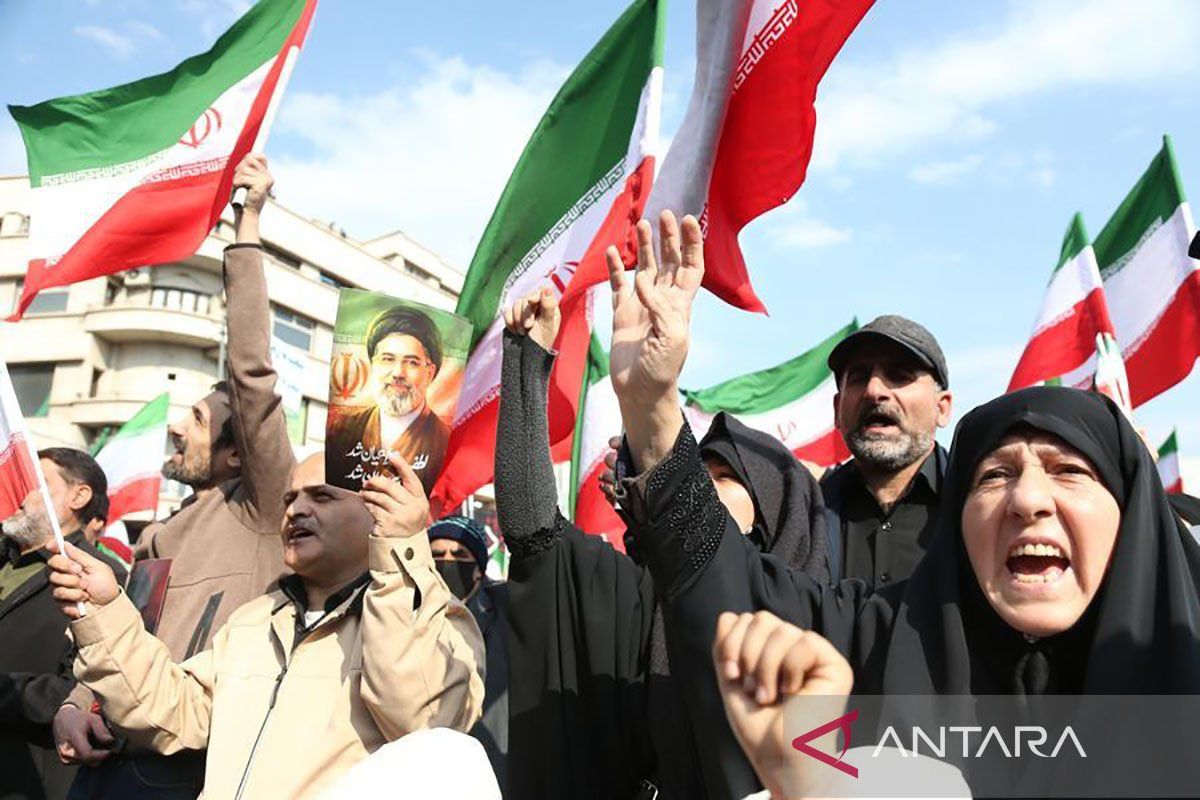 Iran's Supreme Leader Appoints Six New Military Commanders
