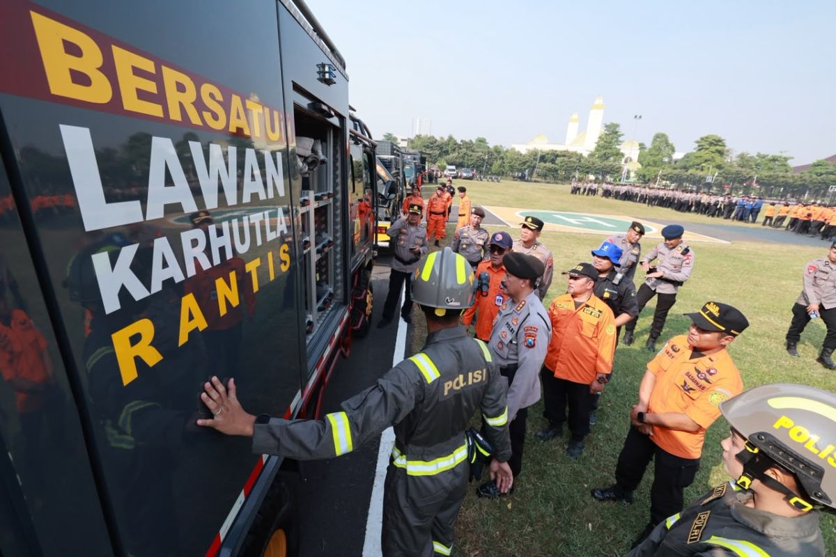 East Java Police Bolster Personnel Readiness for Forest and Land Fires