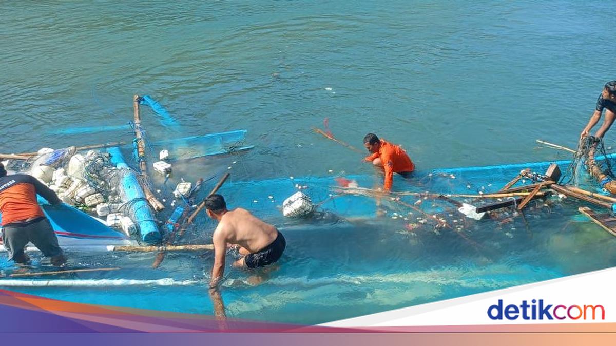 High Waves Hit Gunungkidul's Southern Coast, Damaging Stalls and Fishing Boats