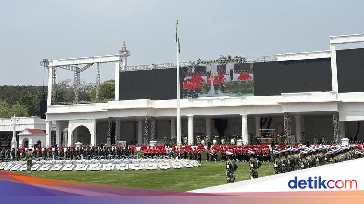 State Secretary and Cabinet Secretary Inspect Partial Rehearsal for Independence Day Ceremony at Palace