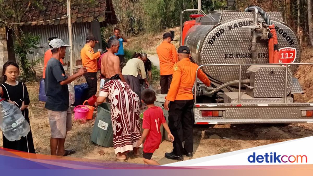 West Java Provincial Government Distributes 8.7 Million Litres of Water to Residents During Dry Season