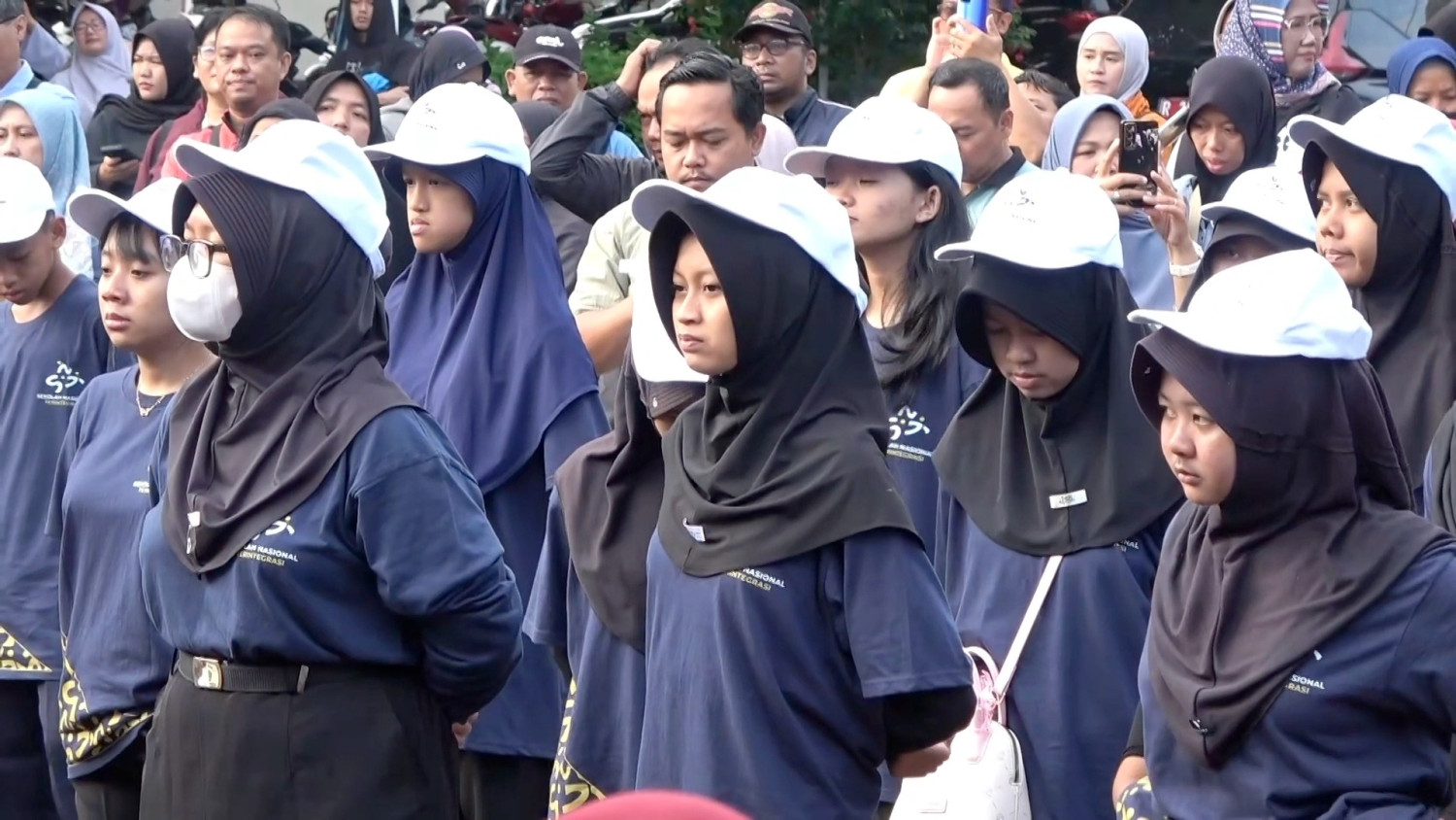 80 Banyumas Students Depart for Integrated National School Orientation