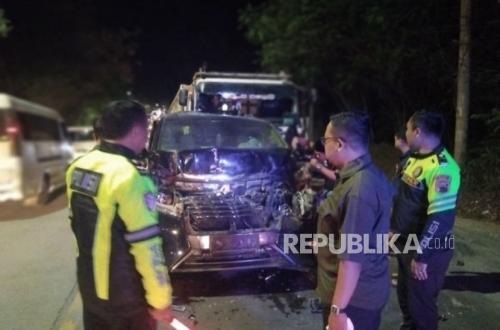 Cleric KH Anwar Zahid Survives Multi-Vehicle Crash in Bojonegoro