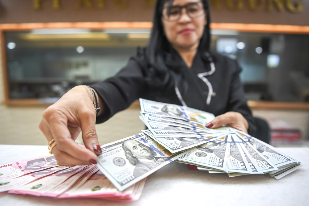 Rupiah Plunges 106 Points as Market Warily Eyes MSCI Review