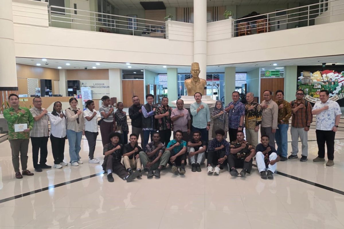YPMAK Scholarship Prepares Mimika Human Resources for Regional Development