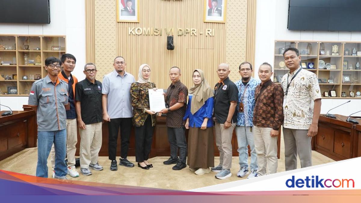 Andre Rosiade Receives Aspirations from PT Pos Workers' Unions, Pushes for Joint Solution with Danantara