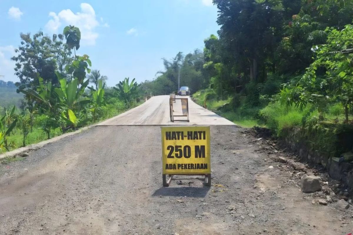 Sumedang allocates minimum Rp100 billion for road repairs in 2027