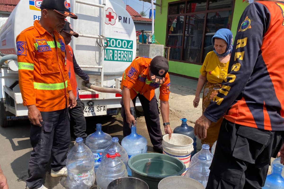 Drought: 8.7 Million Litres of Water Distributed to 23 Regions in West Java
