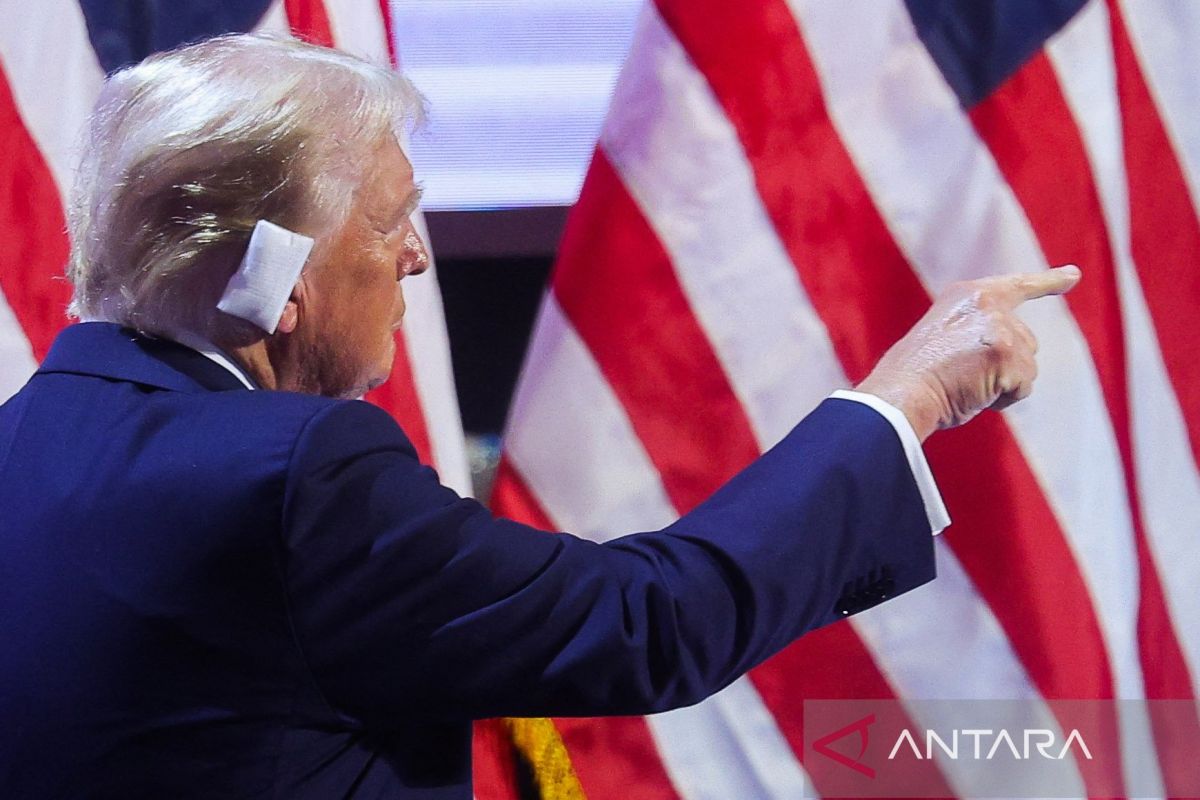 Trump Guarded by Avenger Missile System While Golfing in New Jersey