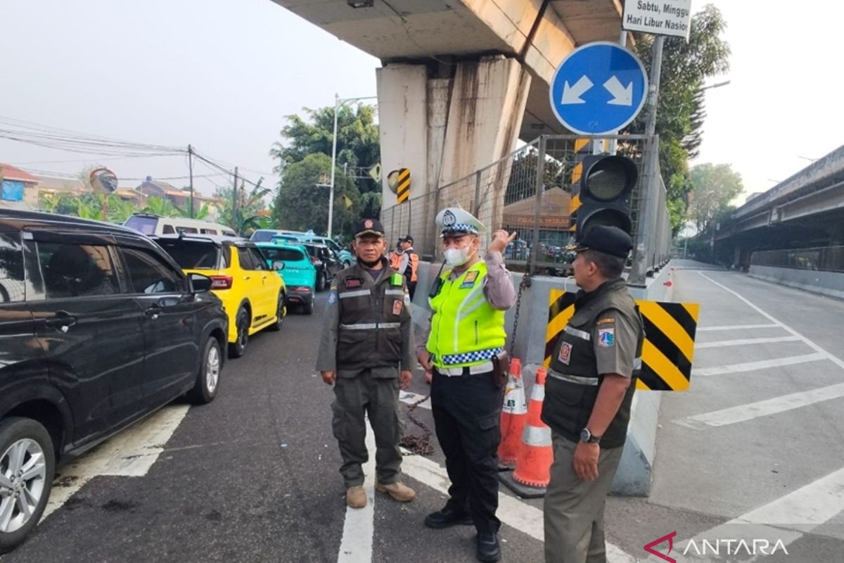Joint Operation Targets Illegal Traffic Controllers in West Jakarta